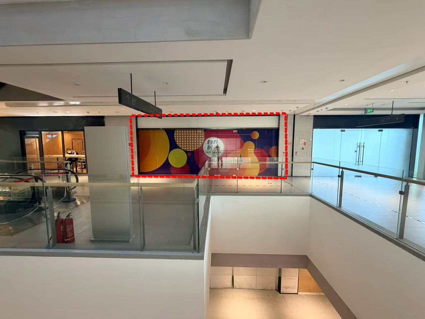 通州地铁口写字楼一层楼梯口旺铺，成熟商圈加持，即买即盈利